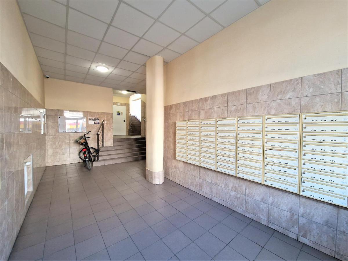 J&W Apartments Grojecka Glam Flat Warszawa Exteriör bild